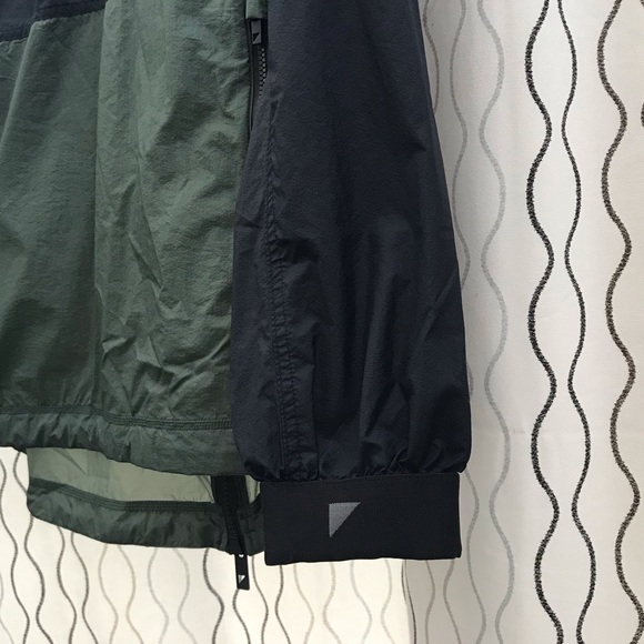 Under Armour Sportswear Track Jacket in Medium - Picture 4 of 16